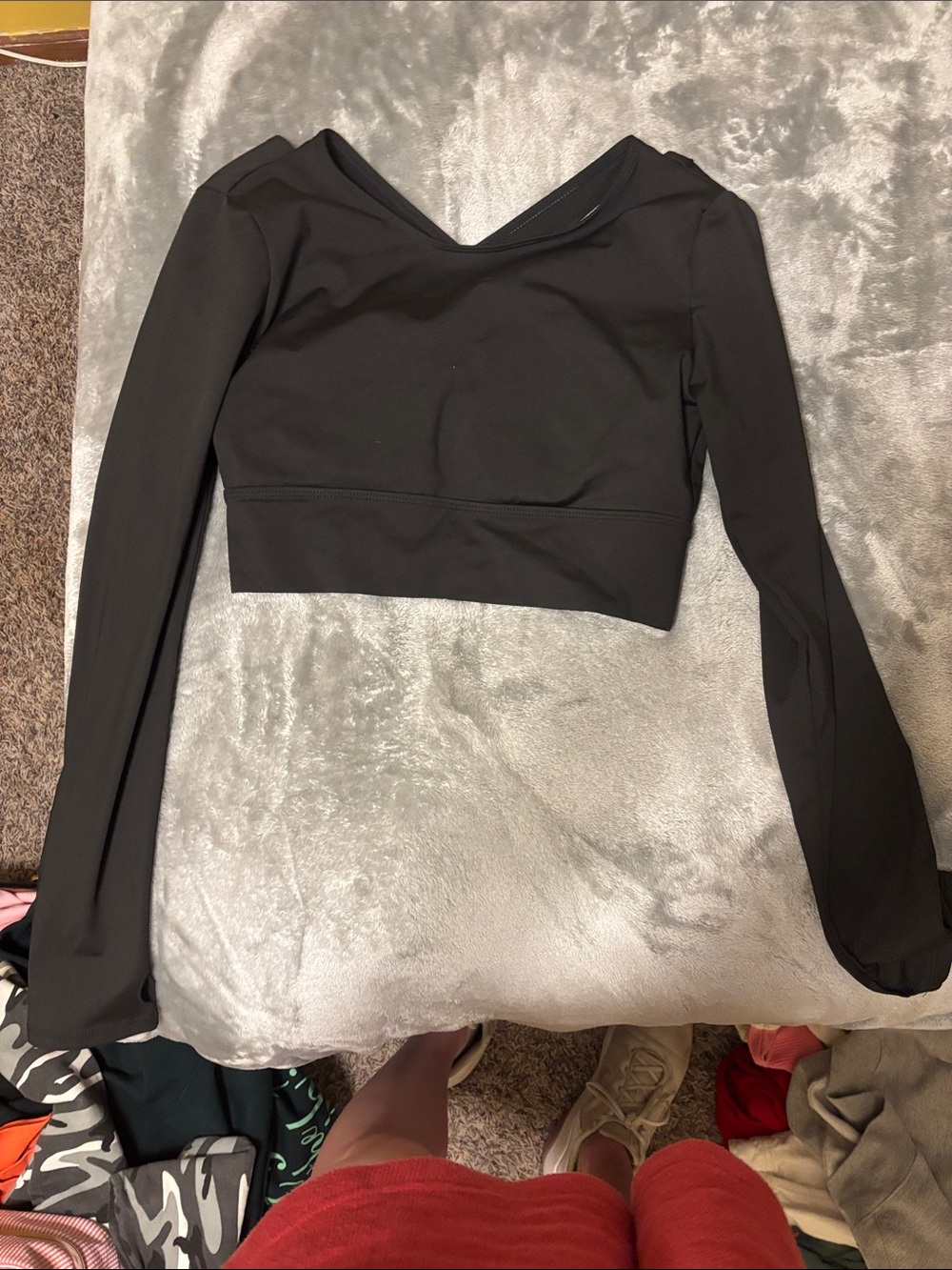 SHEIN Black Long-Sleeve Cropped V-Back Top